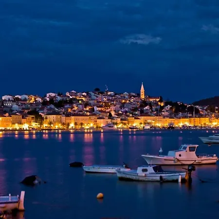 In With Seaview, Terrace, Air Condition, Wifi Daire Mali Lošinj