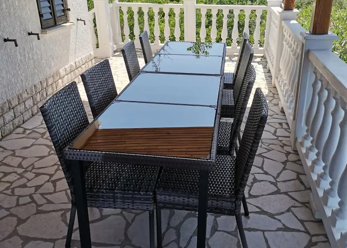 In With Seaview, Terrace, Air Condition, Wifi Мали-Лошинь