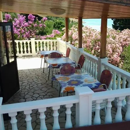 In With Seaview, Terrace, Air Condition, Wifi 말리로시니