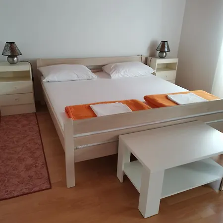 아파트 In With Seaview, Terrace, Air Condition, Wifi 말리로시니
